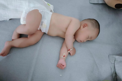 代怀包生男孩机构宝宝短发型女